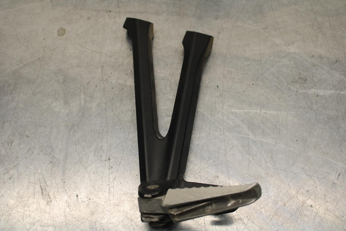 2011 Suzuki GSXR600 REAR BACK PASSENGER PEG SET PAIR BB605