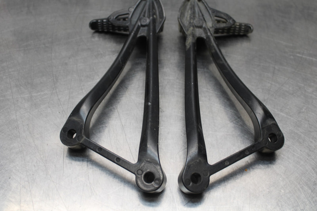 08 KAWASAKI NINJA ZX10R REAR BACK PASSENGER PEG SET PAIR BB201
