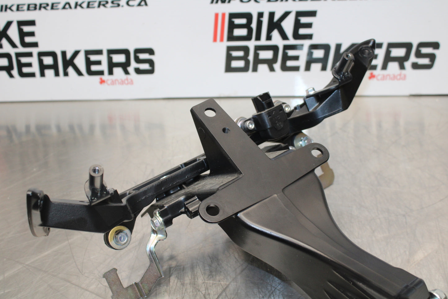 23-24 KAWASAKI NINJA ZX14R NEW!! UPPER FAIRING MIRROR GAUGES STAY BRACKET BB153