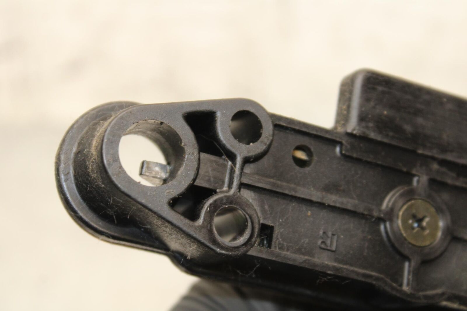 1997 Suzuki Bandit 1200 GSF1200S SEAT LATCH BB559