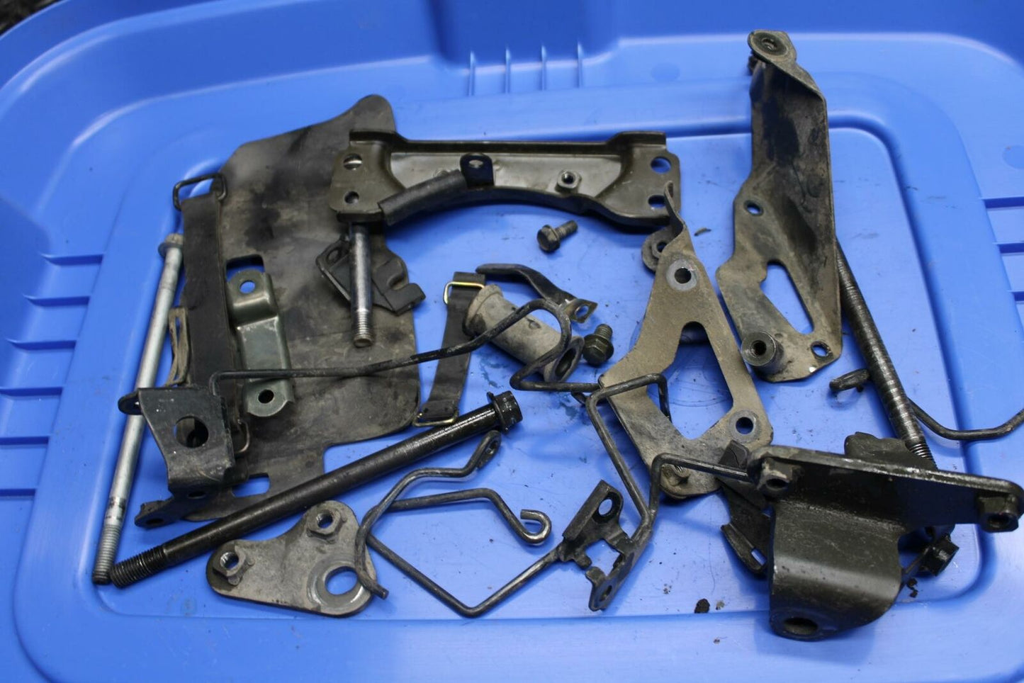 07-09 KAWASAKI VERSYS 650 ENGINE LEFTOVER MOUNT STAY BRACKETS BB206