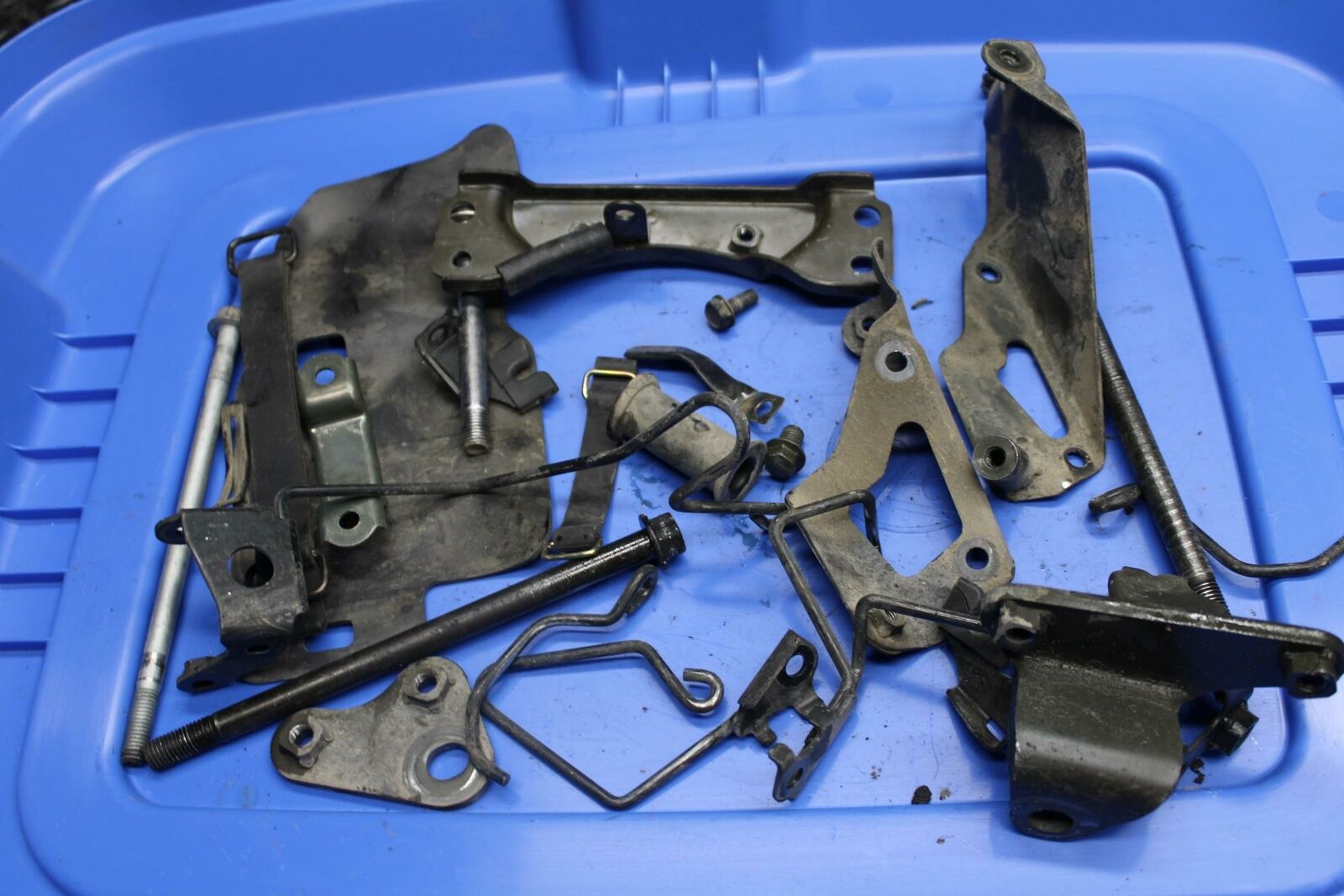 07-09 KAWASAKI VERSYS 650 ENGINE LEFTOVER MOUNT STAY BRACKETS BB206