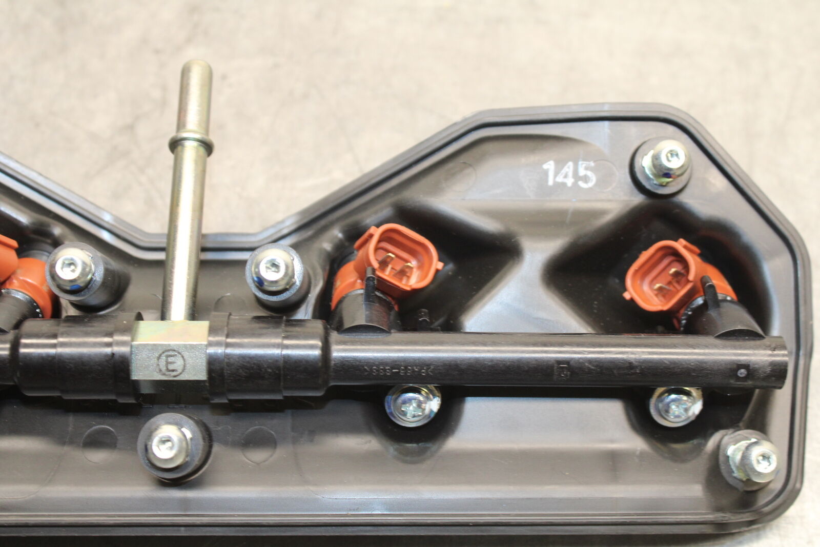 09-14 YAMAHA YZF R1 SECONDARY FUEL INJECTORS TOP AIRBOX GAS RAIL BB118