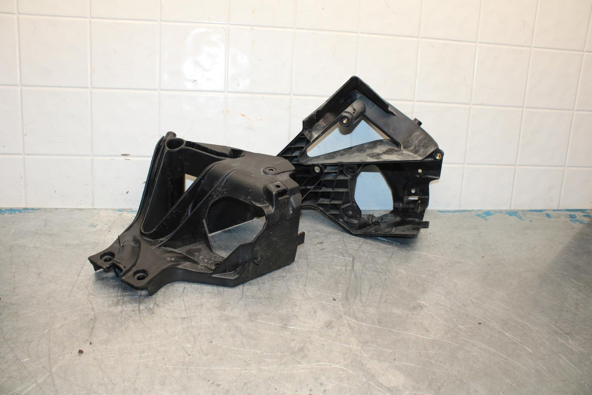 18 KTM RC 390 UPPER FAIRING MIRROR GAUGES STAY BRACKET BB442