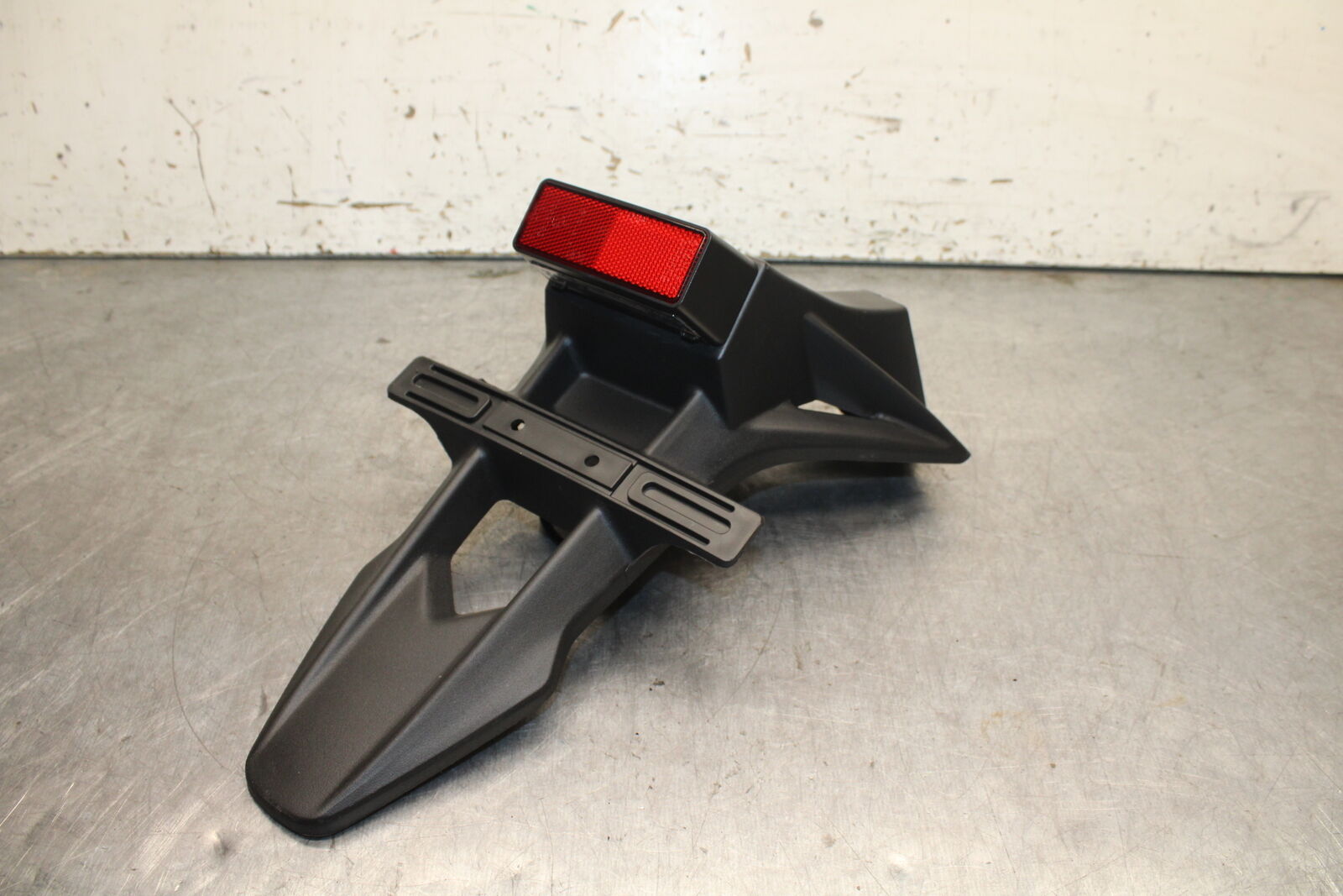 05-08 SUZUKI GSXR1000 REAR BACK FENDER MUD GUARD BB113