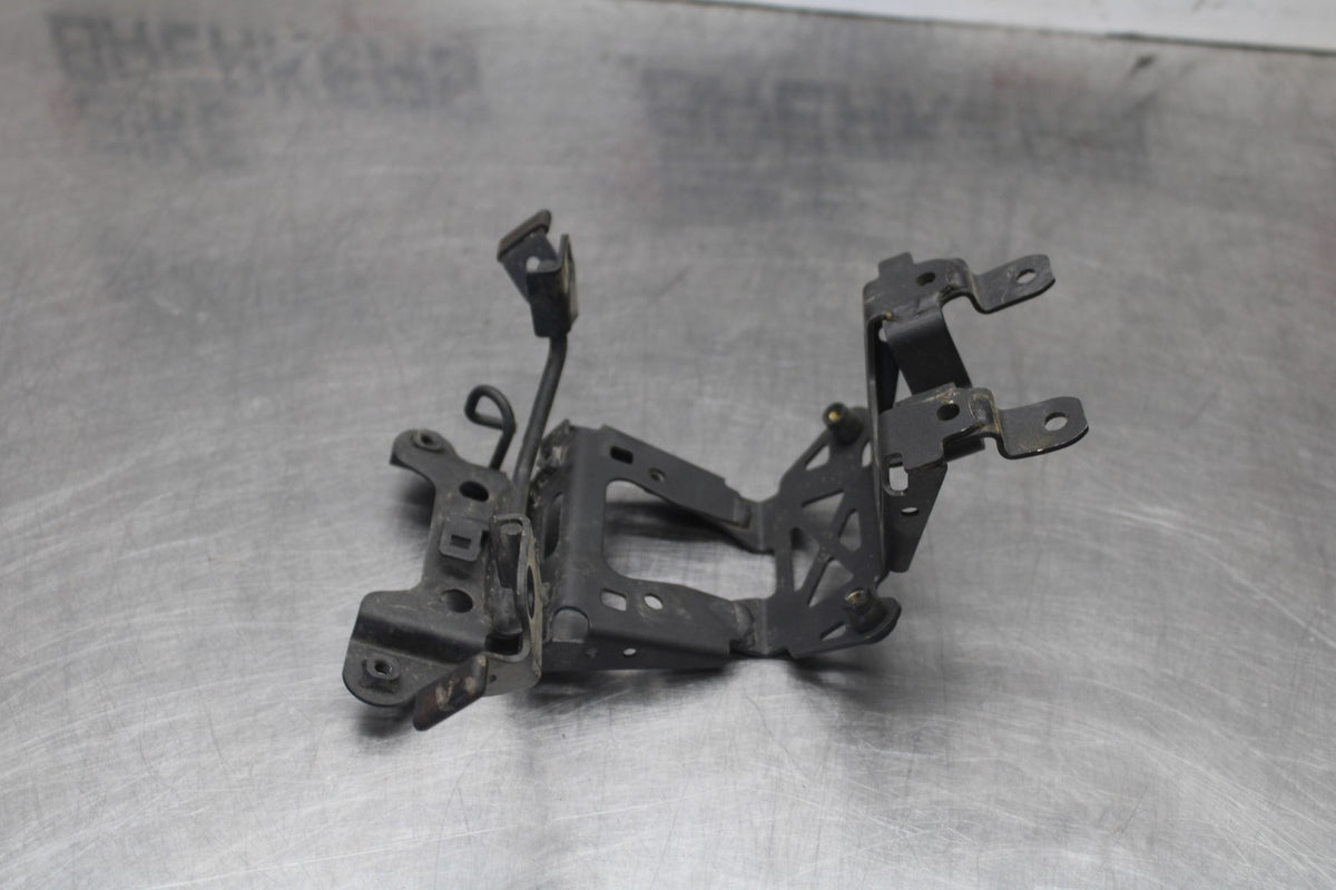 25 KAWASAKI Z900 UPPER FAIRING GAUGES STAY BRACKET BB928