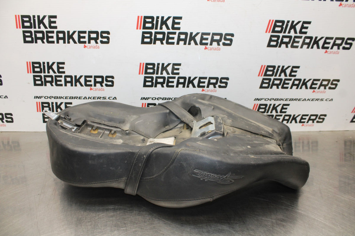 08 HARLEY-DAVIDSON SPORTSTER 1200 FRONT REAR SEAT SADDLE BB794