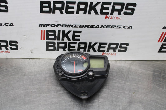 05-06 SUZUKI GSXR1000 SPEEDO GAUGES DISPLAY CLUSTER SPEEDOMETER TACHOMETER BB857