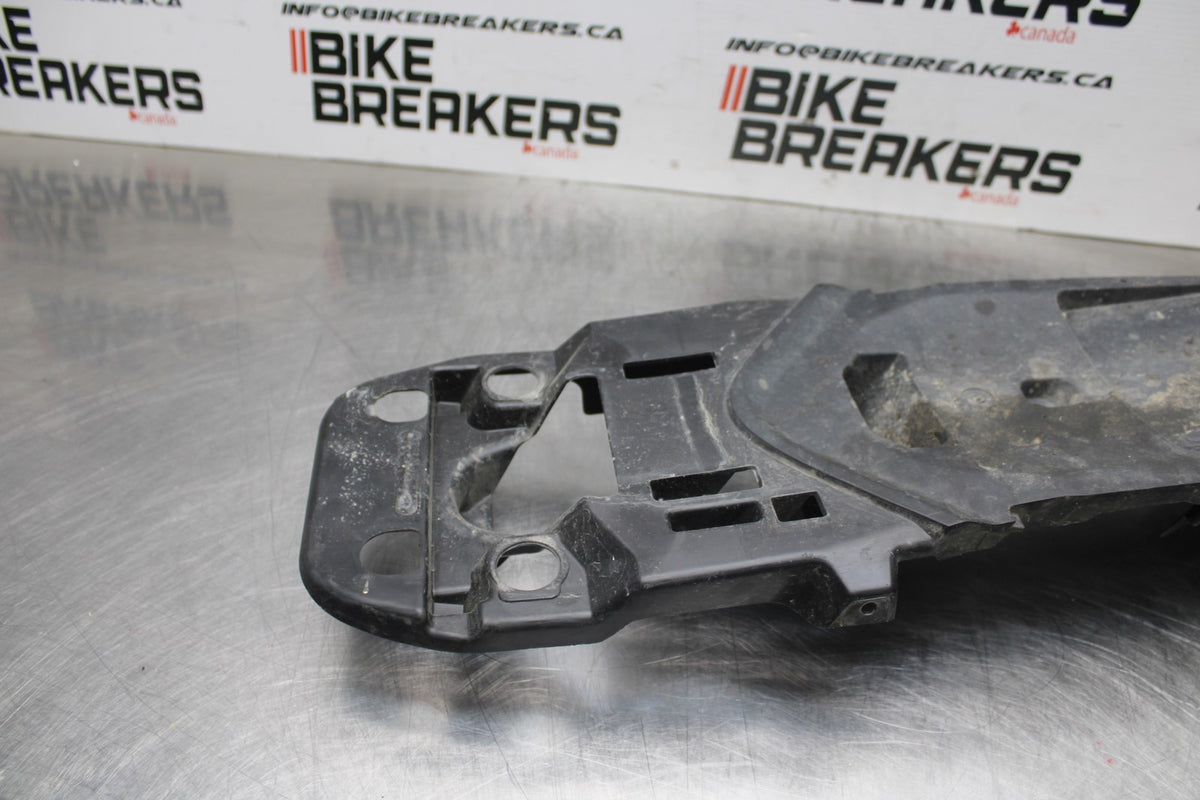 08-10 SUZUKI GSXR 600 REAR BACK TAIL UNDERTAIL BATTERY TRAY PLASTIC BB803