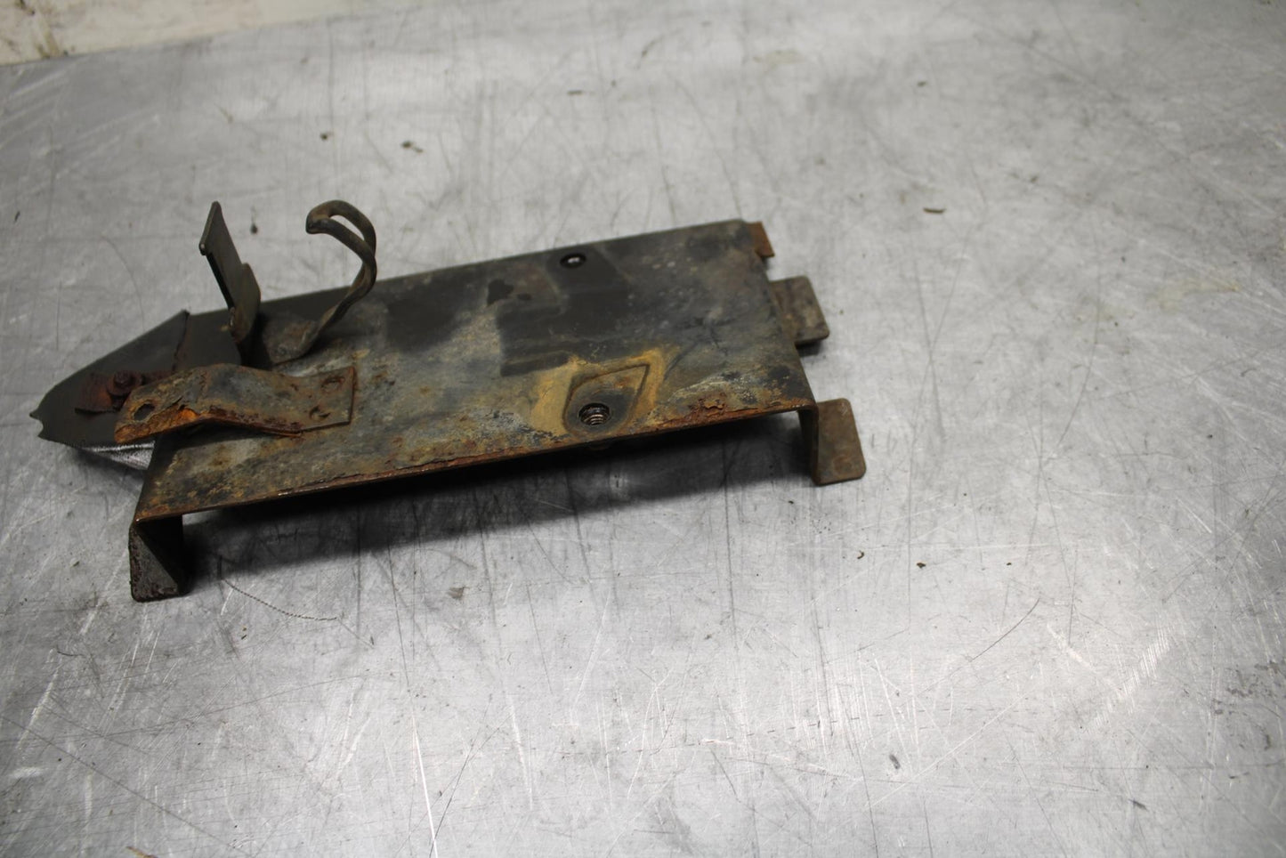 91-92 SUZUKI GSXR750 M  BATTERY HOLD DOWN CLAMP STRAP BB493