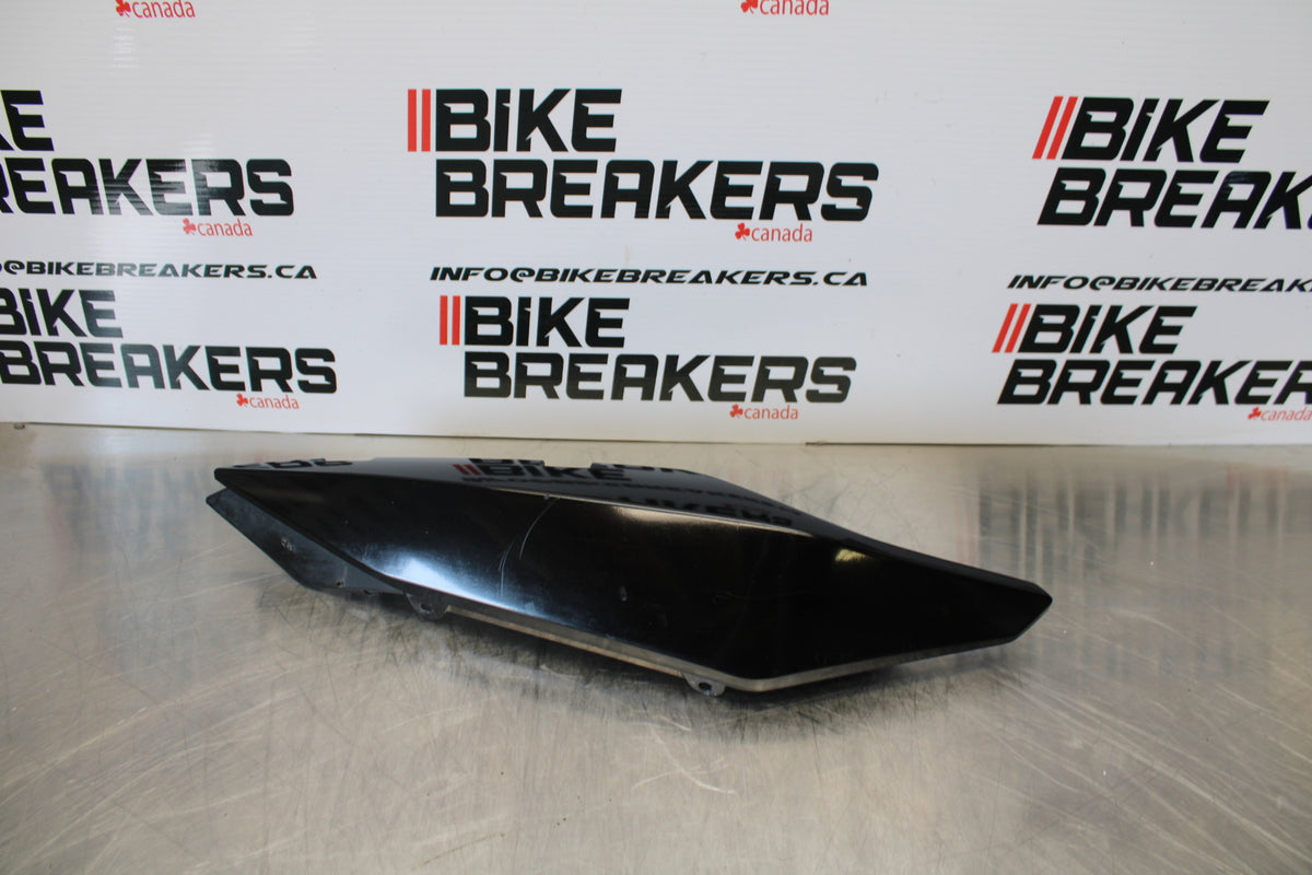 09-15 YAMAHA FZ6R RIGHT REAR BACK TAIL FAIRING COWL SHROUD BB161