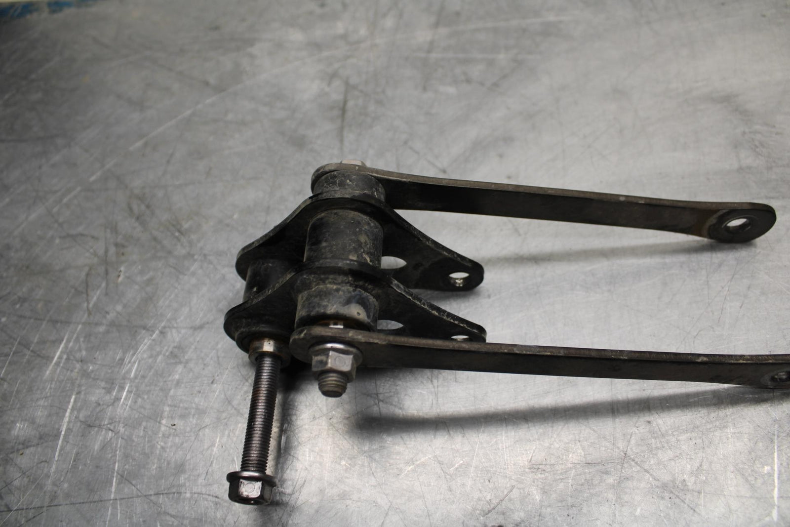 17-21 TRIUMPH STREET TRIPPLE R ABS REAR DOGBONE SHOCK LINKAGE LINK bb452