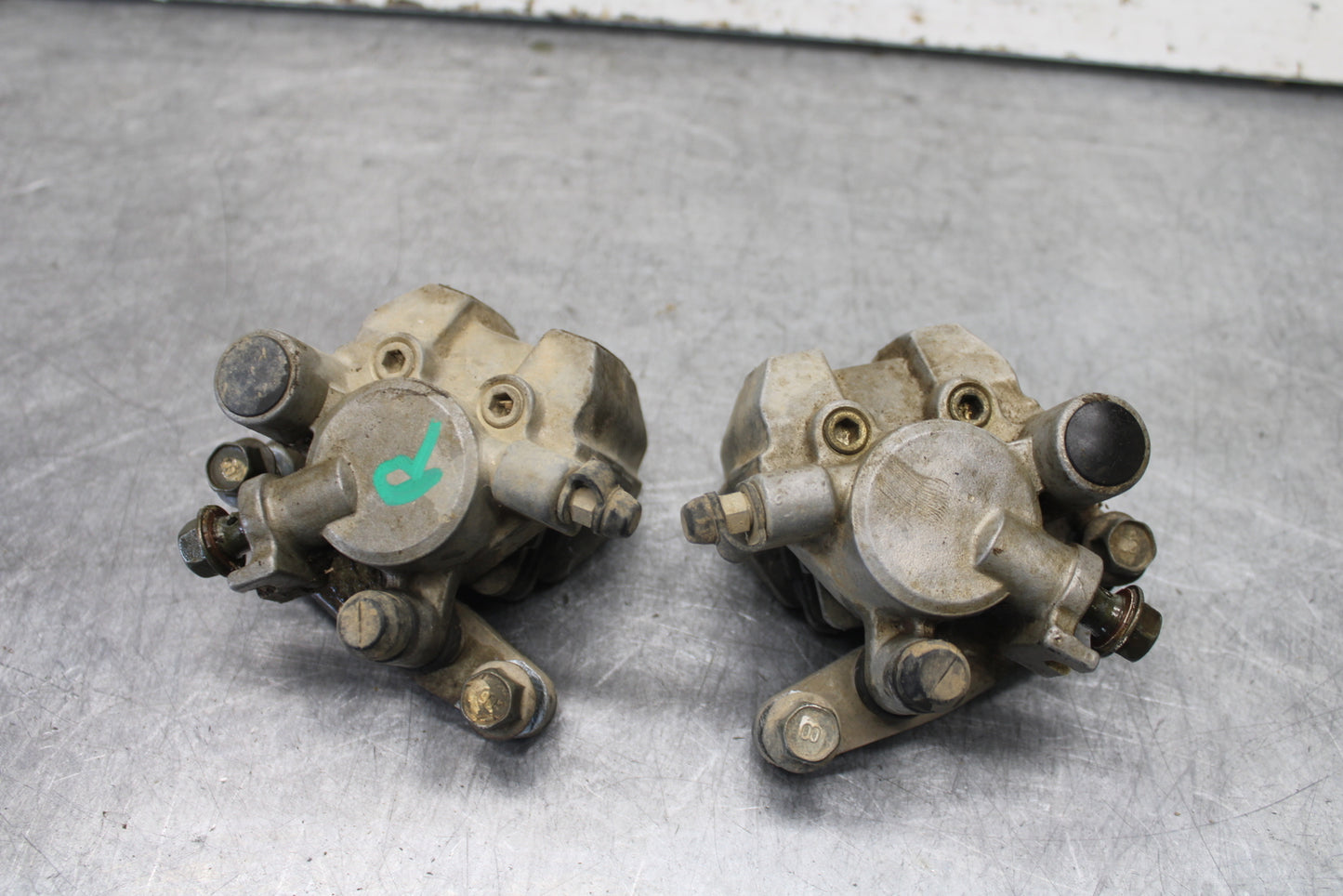 01-05 YAMAHA RAPTOR 660R LEFT RIGHT FRONT BRAKE CALIPER BB695