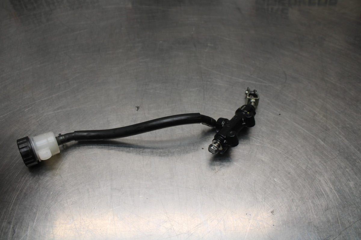 18-26 KAWASAKI Z400 REAR BACK BRAKE MASTER CYLINDER W RESERVOIR BB852