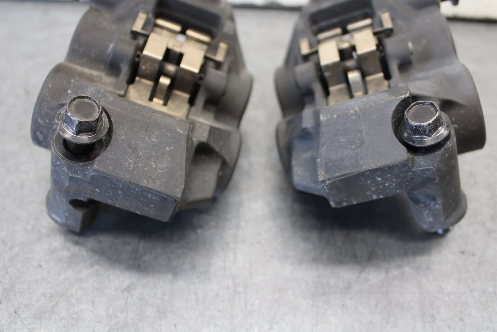 08-16 YAMAHA YZF R6 RIGHT LEFT FRONT BRAKE CALIPER SET PAIR CALIPERS BB665