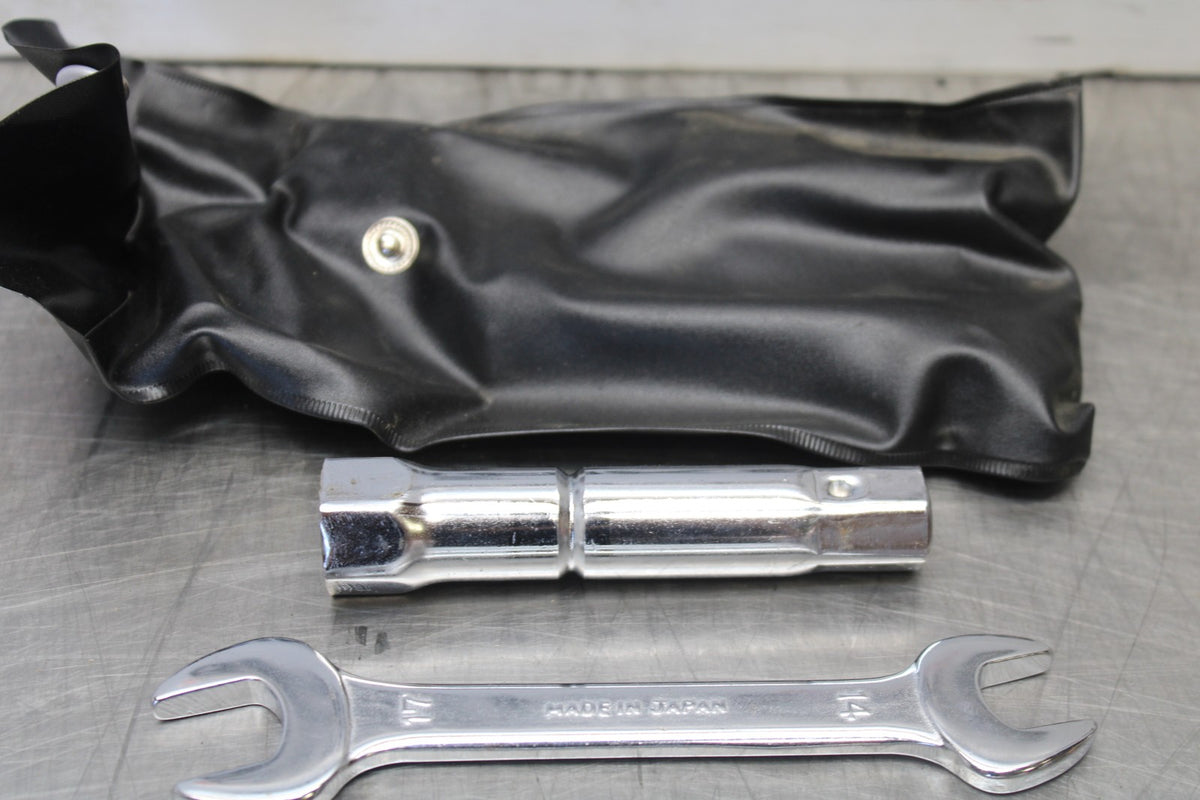 08 KAWASAKI VULCAN 1600 VN1600D NOMAD STOCK TOOLS OEM TOOL BAG KIT SET BB904