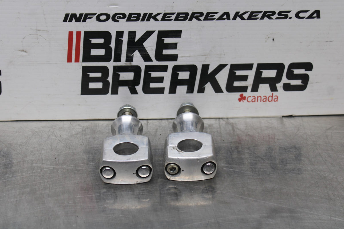 07 HONDA VTX1300R HANDLEBAR RISERS BB825
