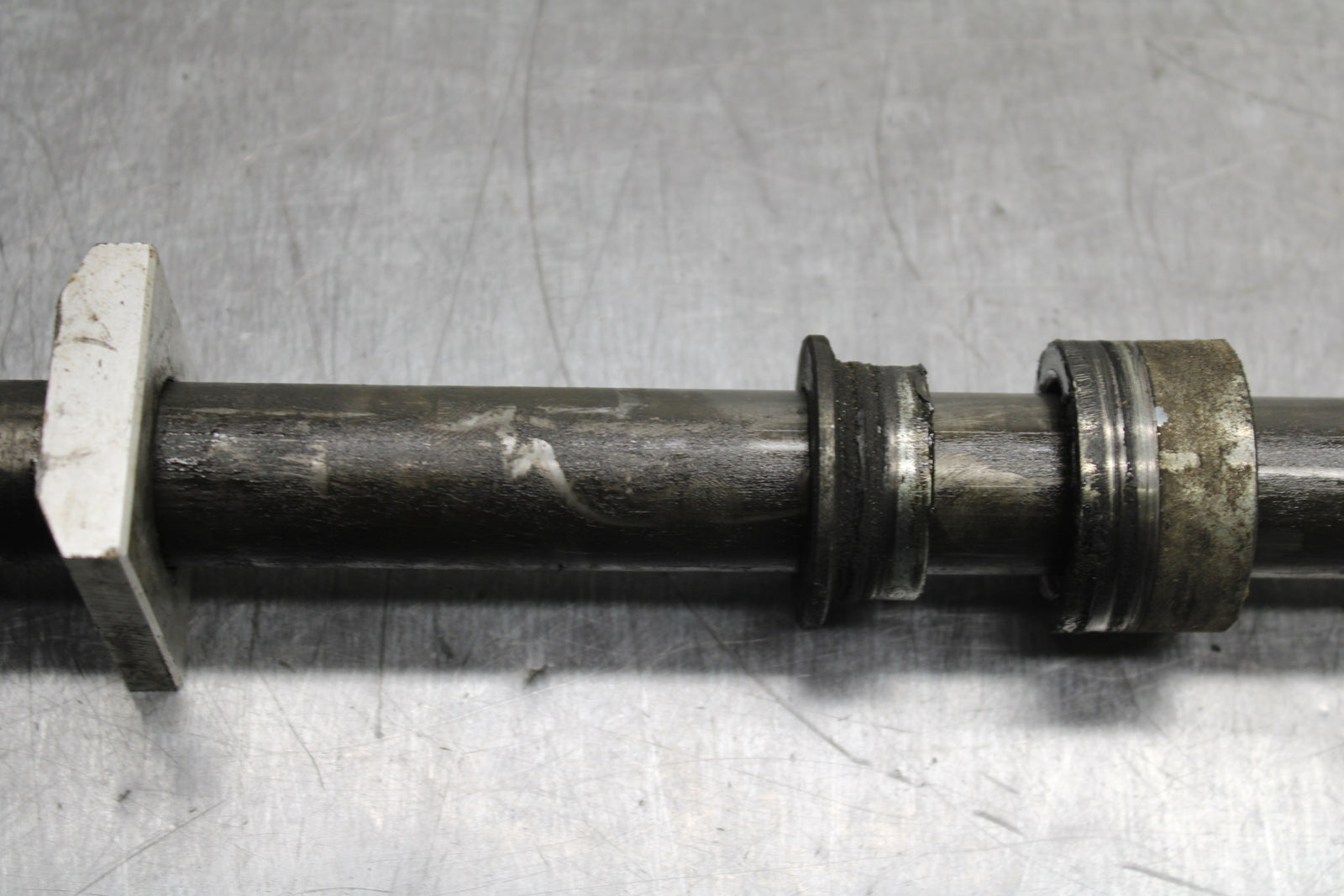 00-02 KAWASAKI NINJA ZX6R REAR AXLE BACK WHEEL RIM PIVOT BOLT AXEL BB750