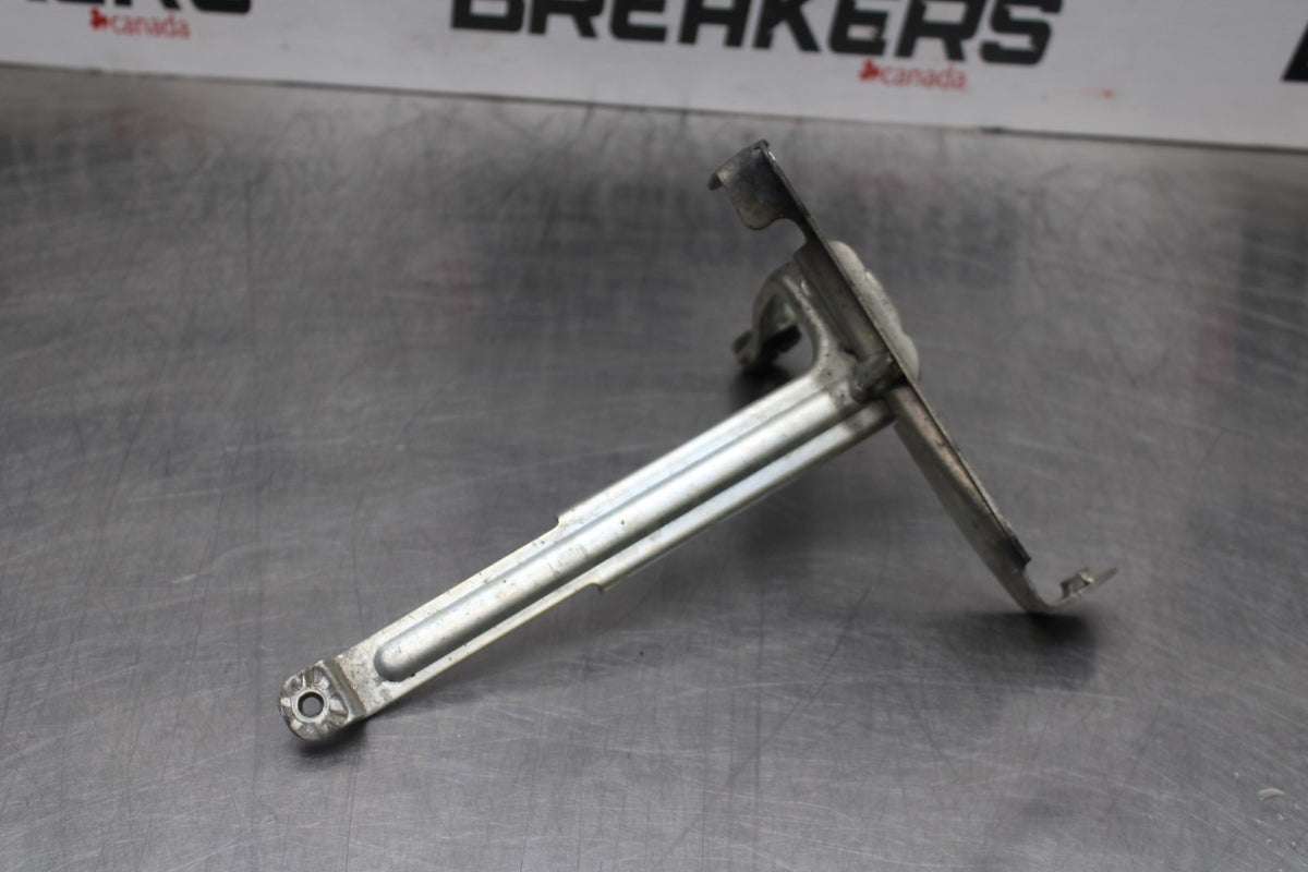 09 SUZUKI GSXR1000 OIL COOLER MOUNTING BRACKET MOUNT SUPPORT BB777