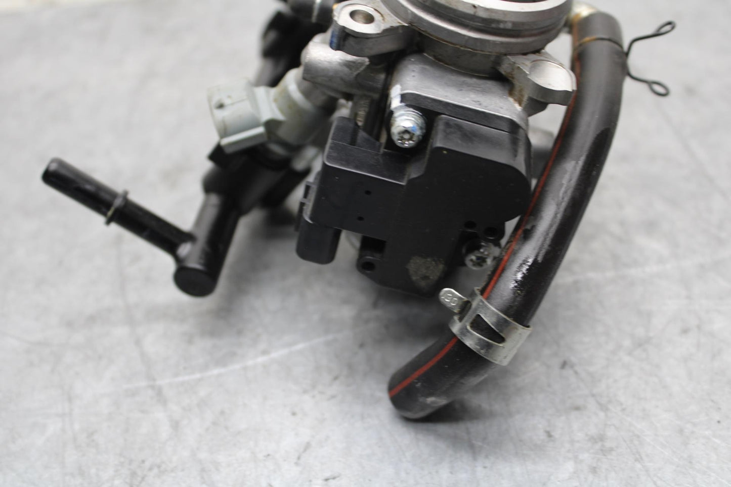 19 YAMAHA YZF R3 MAIN FUEL INJECTORS / THROTTLE BODIES BB56