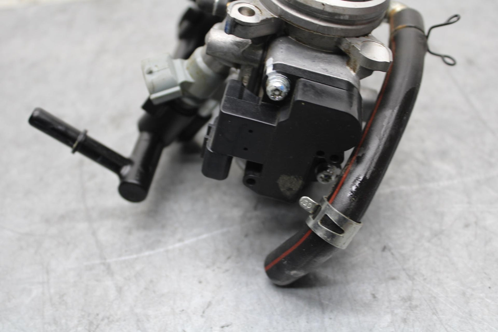 19 YAMAHA YZF R3 MAIN FUEL INJECTORS / THROTTLE BODIES BB56