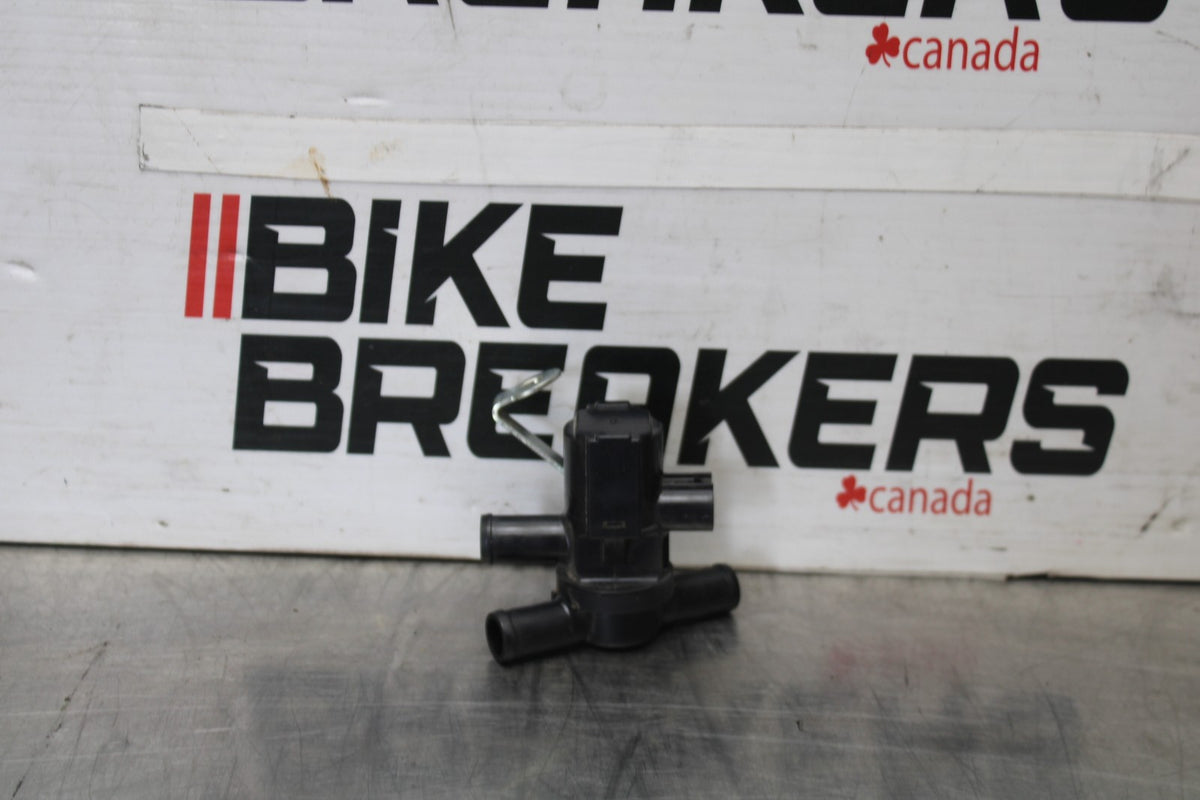 17 YAMAHA YZF R6 AIR VALVE SOLENOID TOP ENGINE SWITCH SENSOR BB922