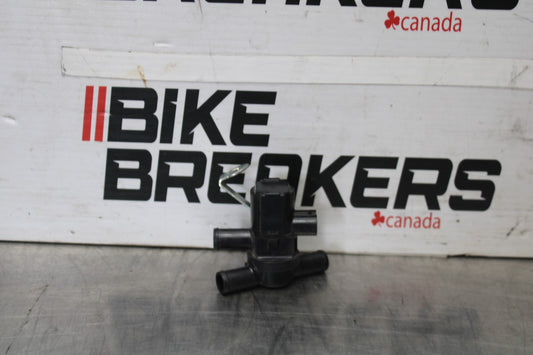 17 YAMAHA YZF R6 AIR VALVE SOLENOID TOP ENGINE SWITCH SENSOR BB922