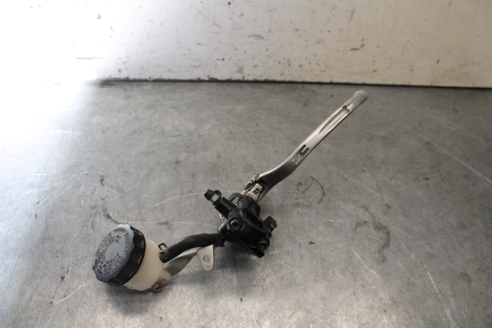 07-08 TRIUMPH DAYTONA 675 FRONT BRAKE MASTER CYLINDER w/ LEVER T2025700 BB685