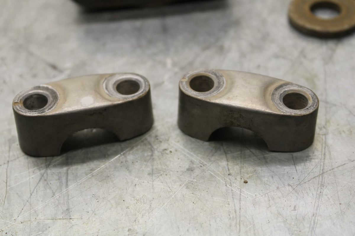 06-20 YAMAHA RAPTOR 700 YFM700R STEERING HARDWARE STAY BRACKET RISER CLAMP BB414