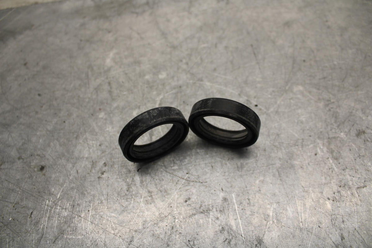 1983 Suzuki GN125FRONT FORK OIL SEAL PAIR 51153-05300 BB42