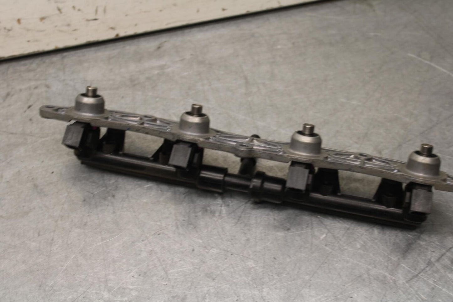 09-12 KAWASAKI NINJA ZX6R SECONDARY FUEL INJECTORS TOP AIRBOX GAS RAIL BB640