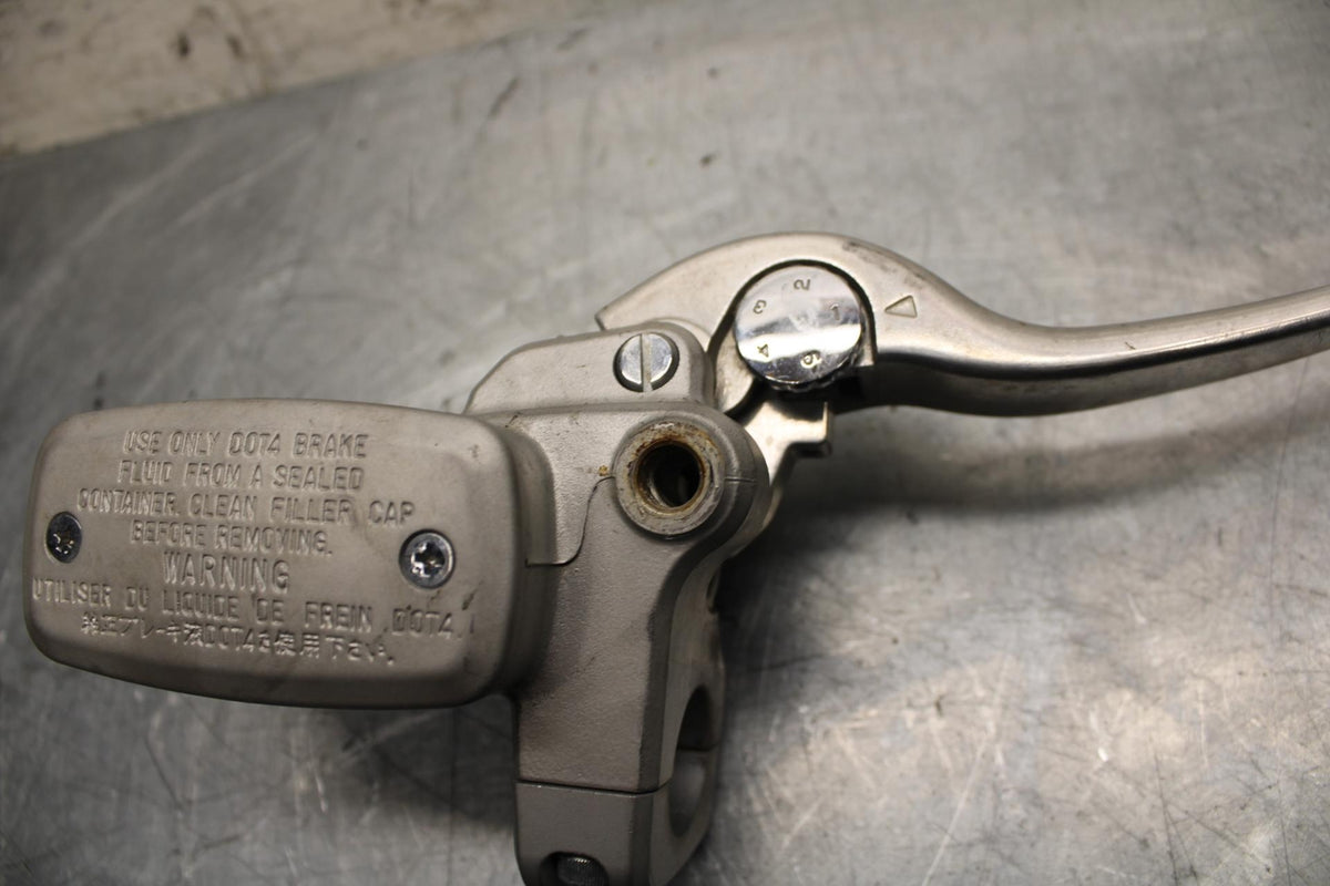 06-09 SUZUKI M109R BOULAVARD FRONT BRAKE MASTER CYLINDER BB501