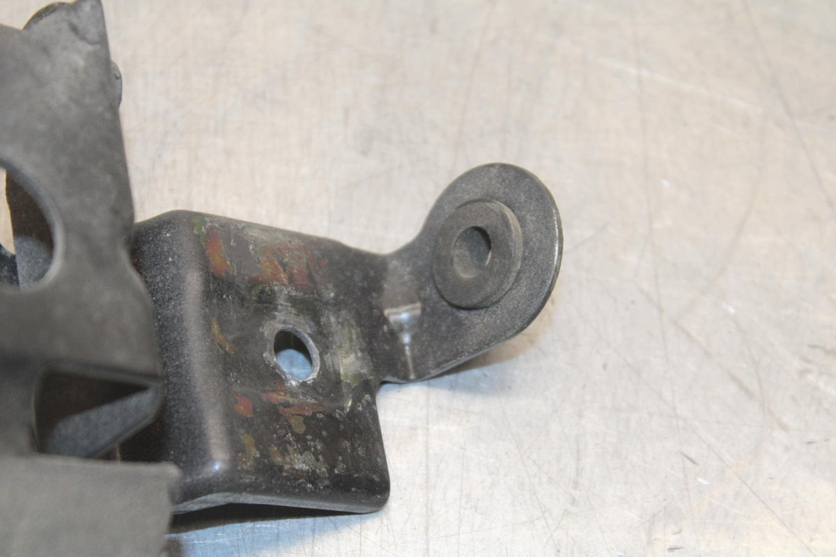 1999 Suzuki GSXR600 FRONT GAS TANK BRACKET MOUNT BB608