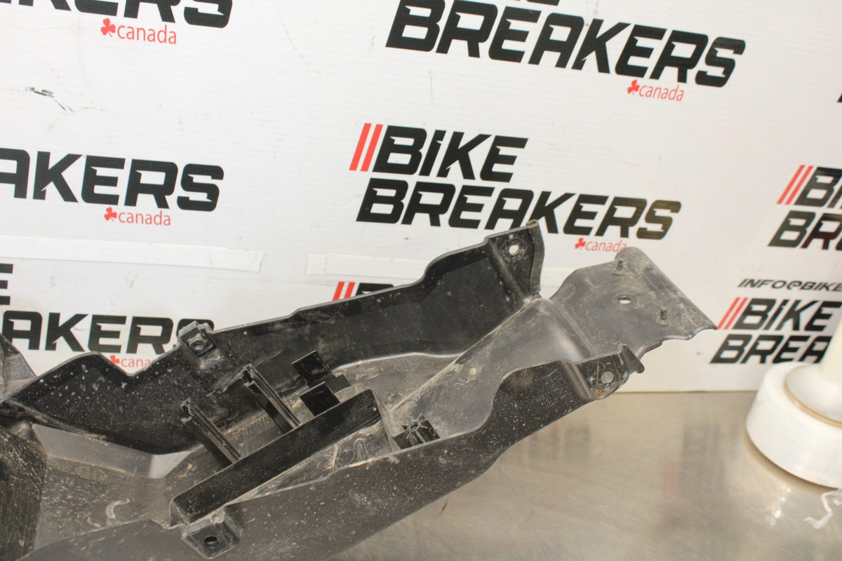 23-26 KAWASAKI NINJA ZX4RR REAR BACK TAIL UNDERTAIL BATTERY TRAY PLASTIC BB898