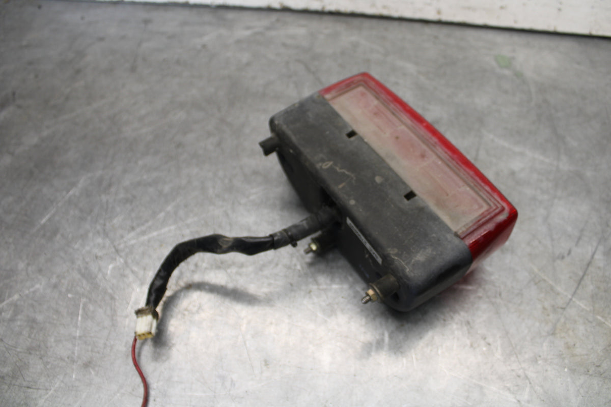 01-06 TRIUMPH TIGER 955I REAR TAIL TAILLIGHT BACK BRAKE LIGHT BB693