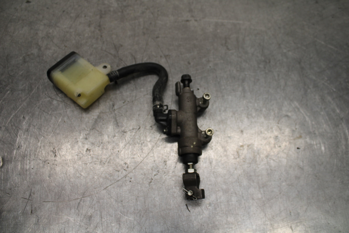 15-19 HONDA CBR300R REAR BACK BRAKE MASTER CYLINDER W RESERVOIR  BB112