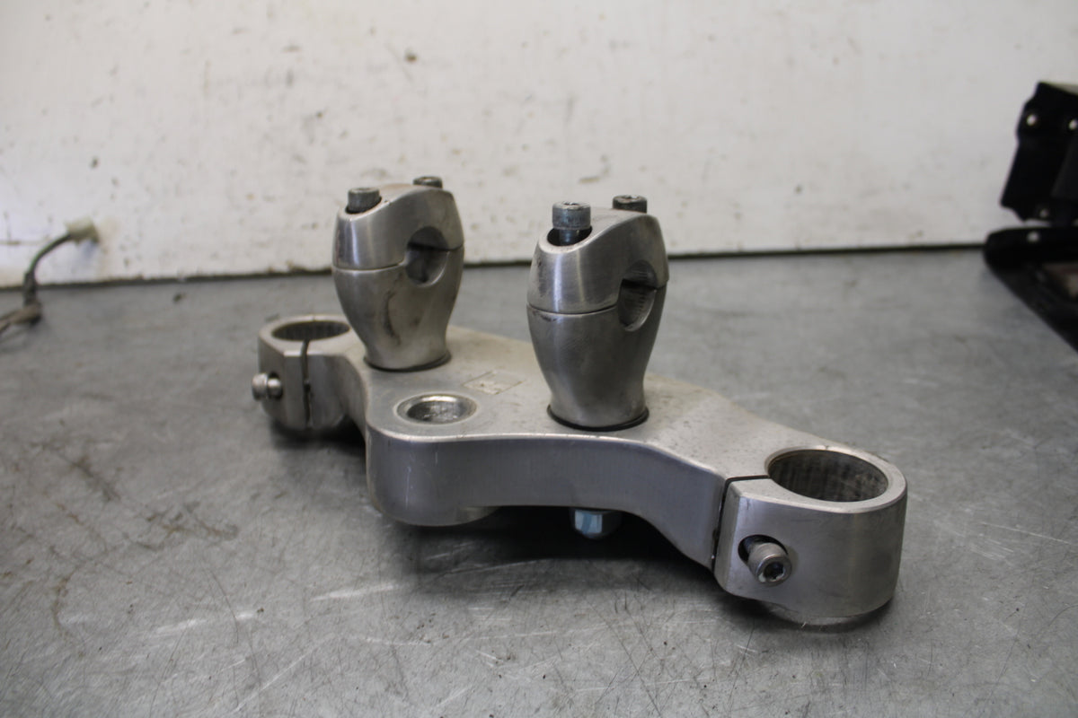 05-09 SUZUKI BOULEVARD C90 FORKS UPPER TRIPLE TREE CLAMP BB692