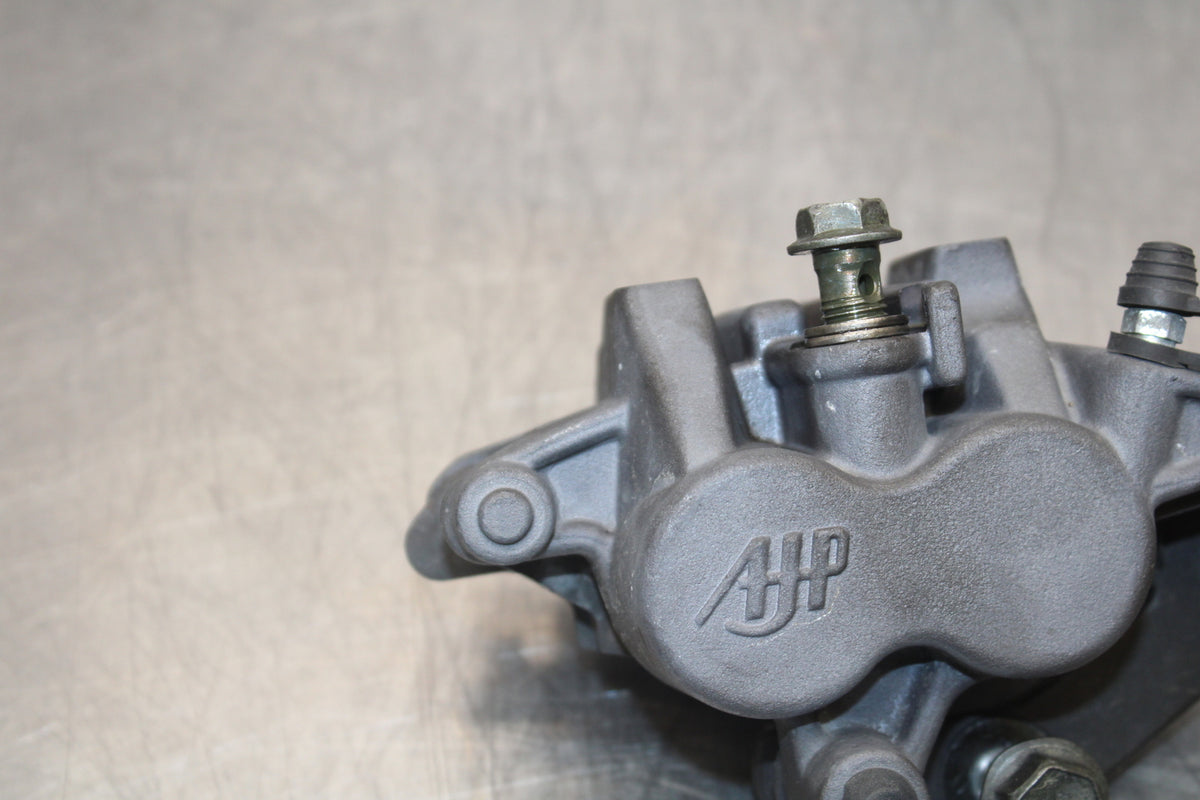 04-09 SUZUKI GS500F RIGHT FRONT BRAKE CALIPER BB165