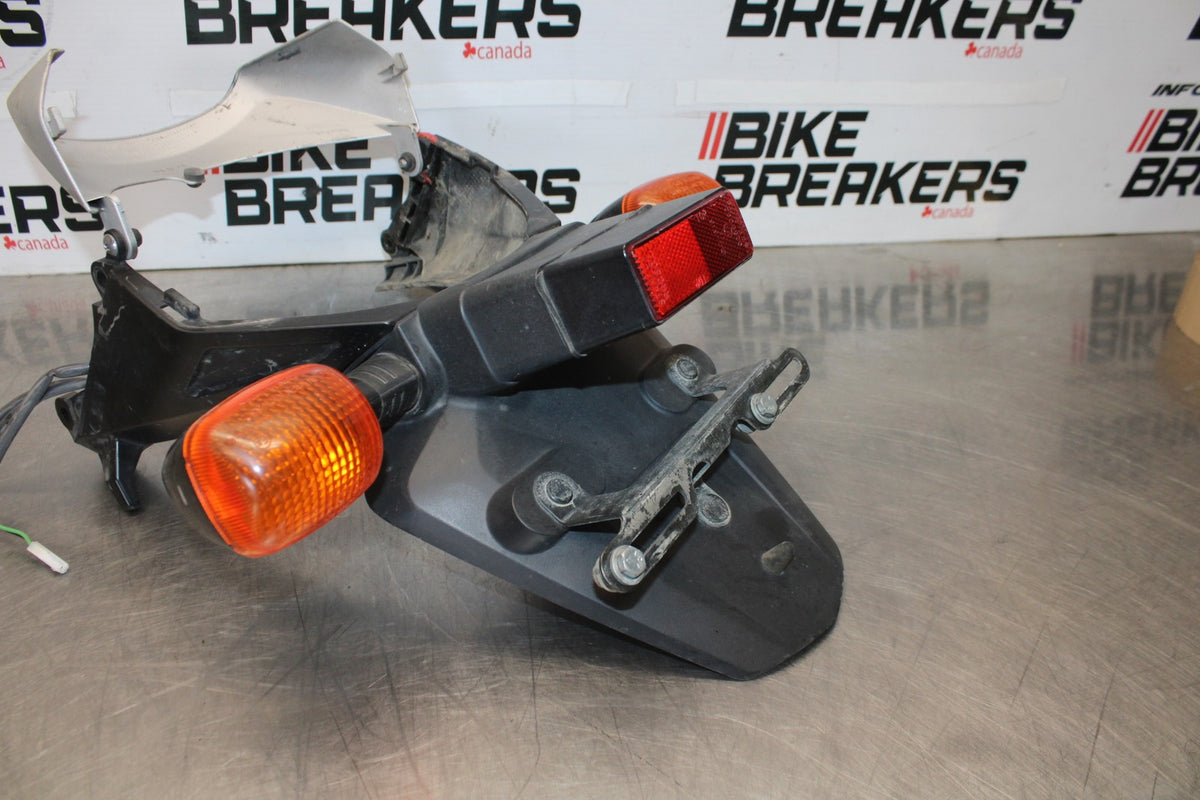 05-06 HONDA CBR600RR REAR BACK FENDER MUD GUARD BB893