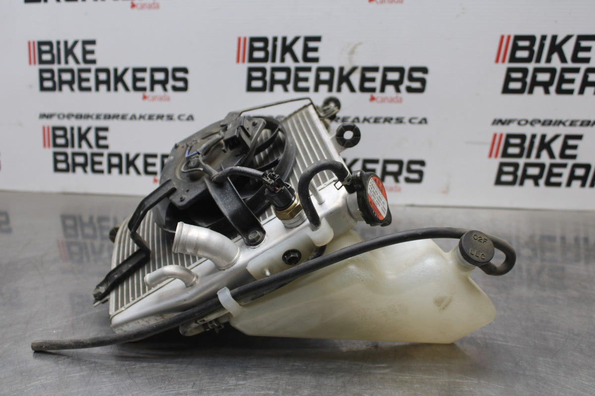 04-05 SUZUKI GSXR600 ENGINE RADIATOR MOTOR COOLER COOLING RADIATER BB329
