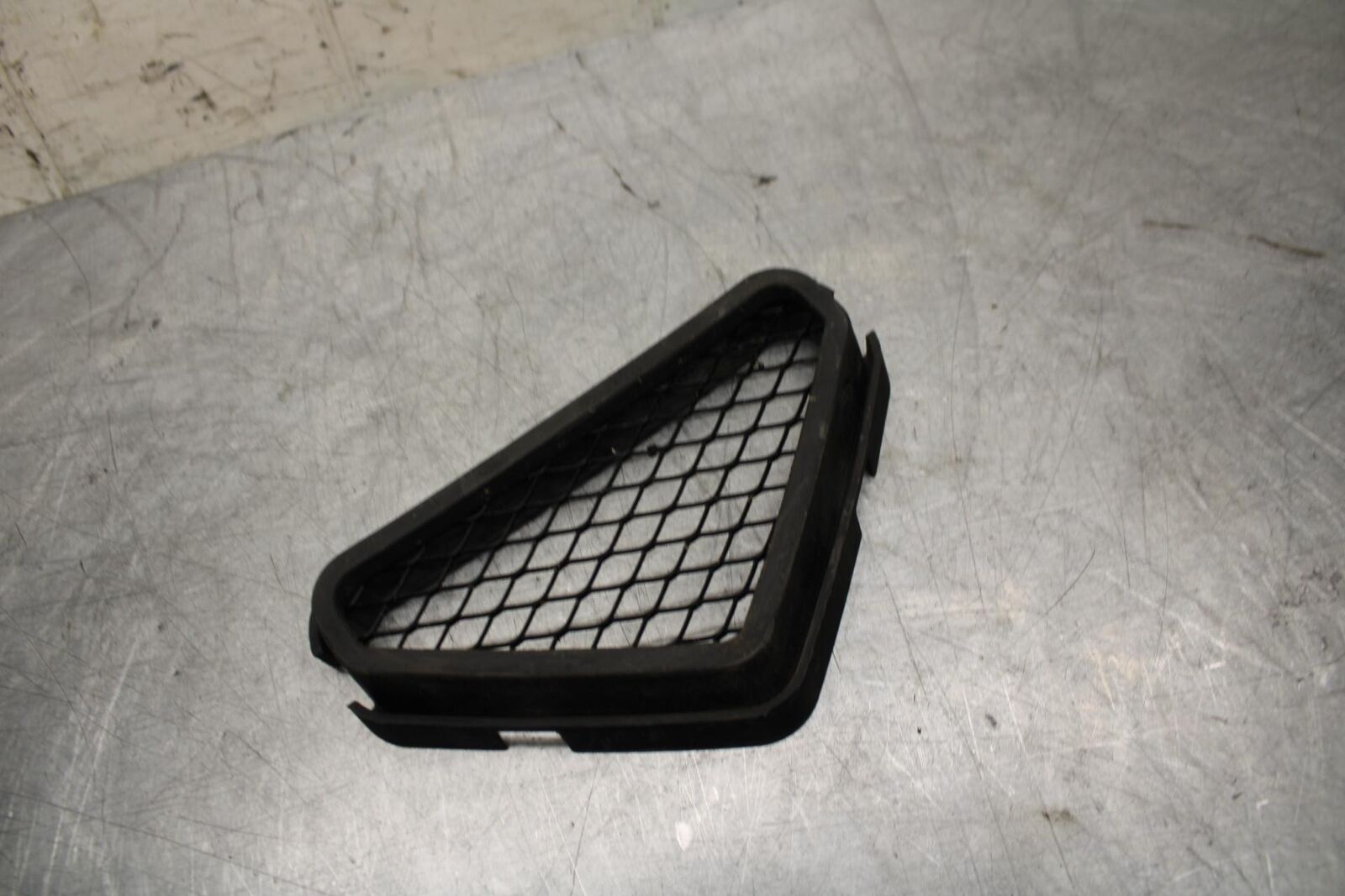 05-06 KAWASAKI NINJA ZX6R AIR INTAKE GRILL BB505