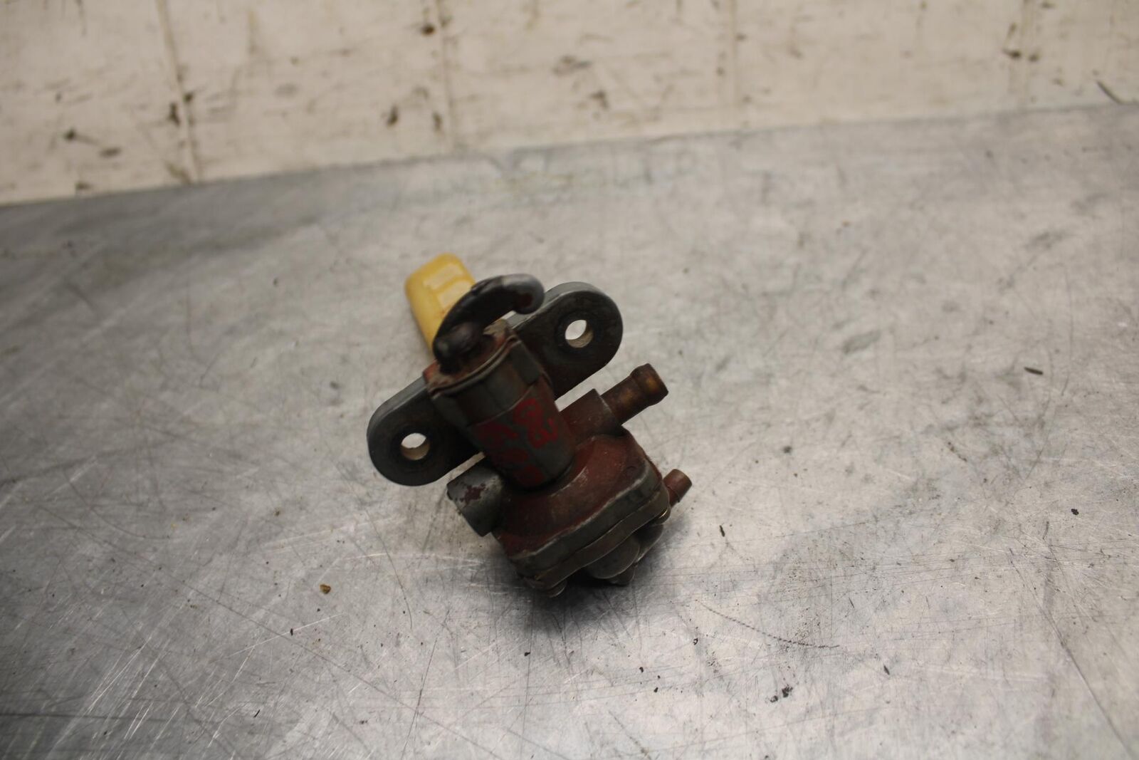 1984 Suzuki GS1150EF FUEL GAS TANK PETCOCK SHUT ON OFF VALVE BB29