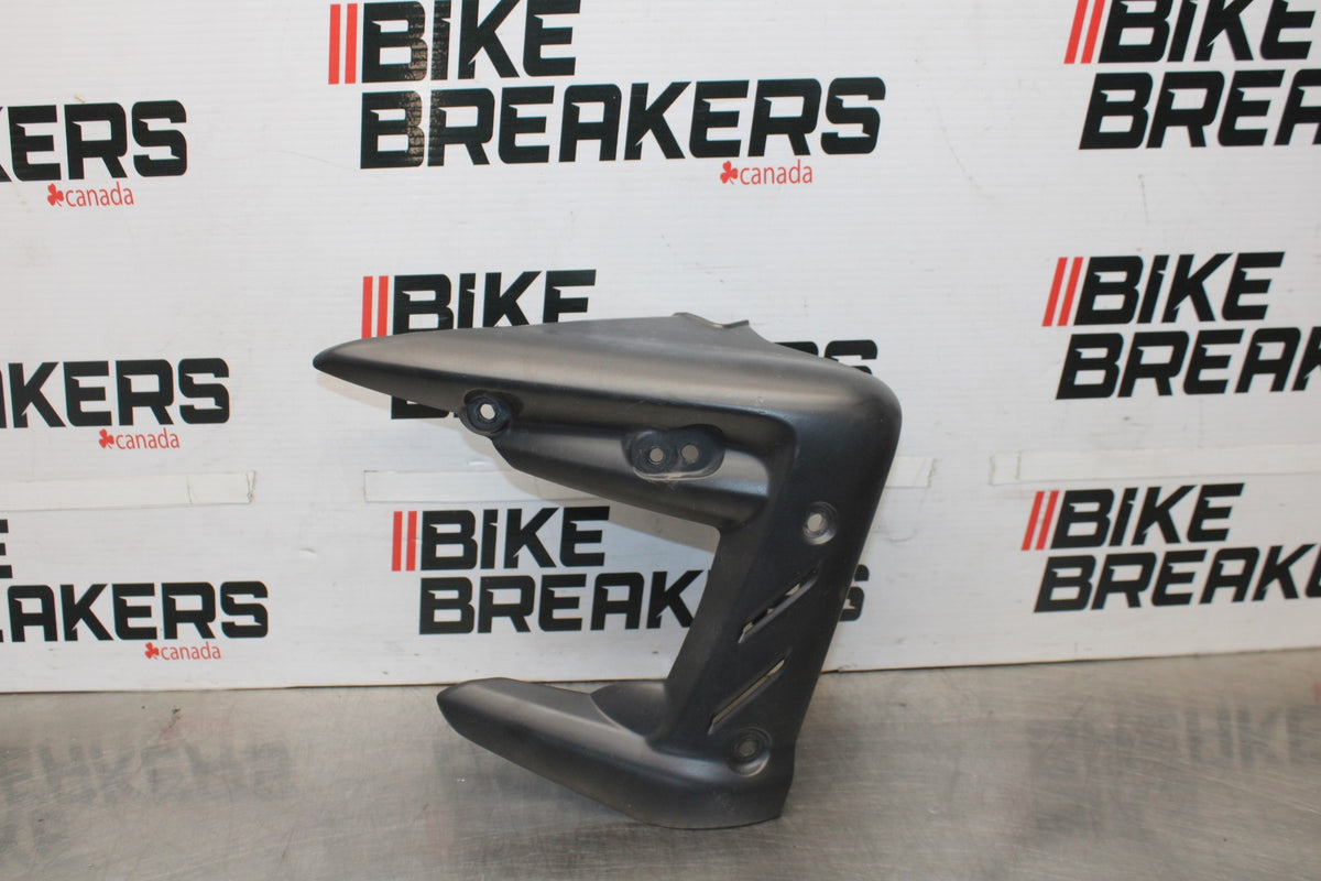 12 TRIUMPH STREET TRIPLE R RIGHT MID UPPER SIDE FAIRING COWL PLASTIC BB914