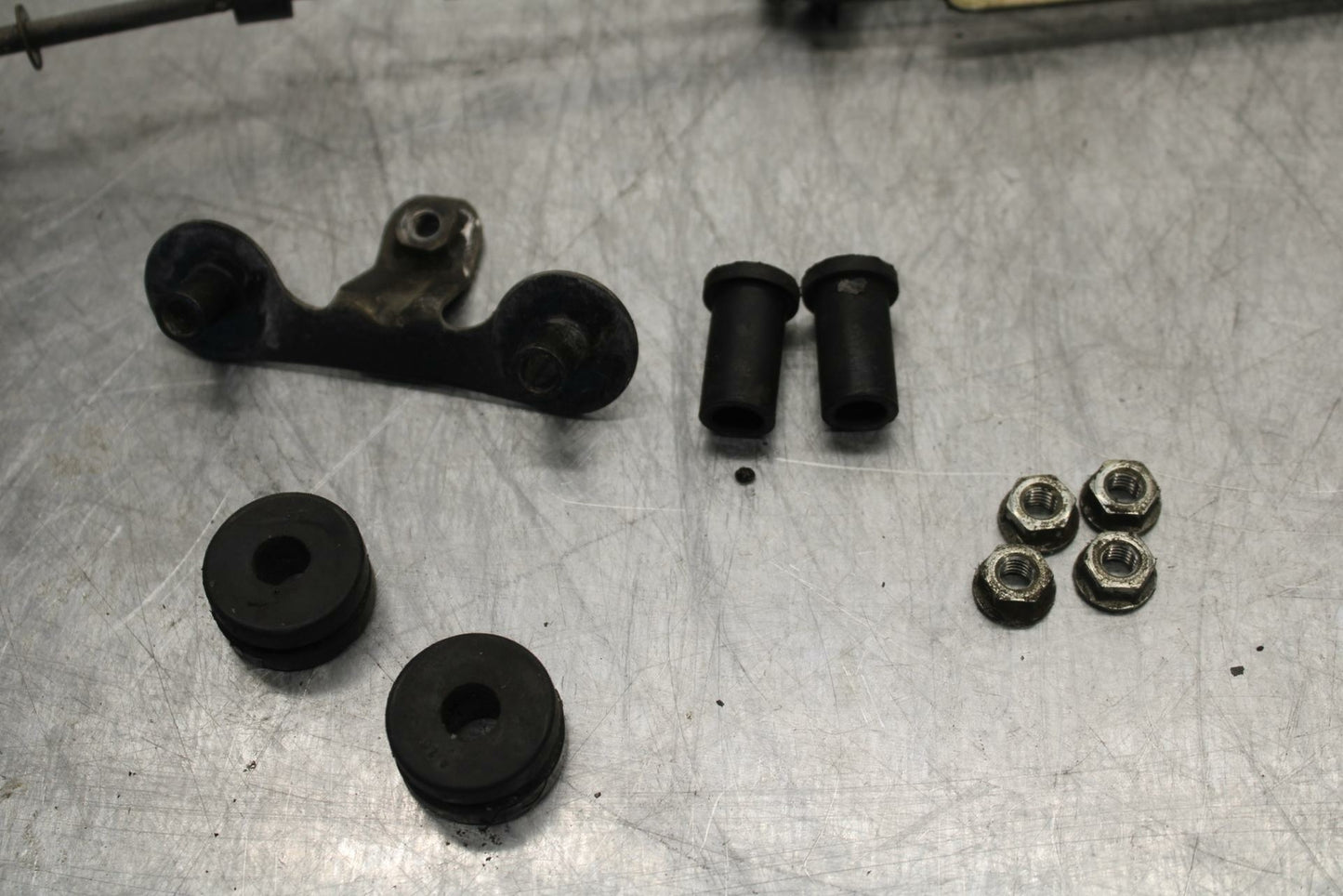 87-96 HONDA CBR1000F GAS TANK FUEL CELL HARDWARE BRACKET MOUNTS BUSHINGS BB420