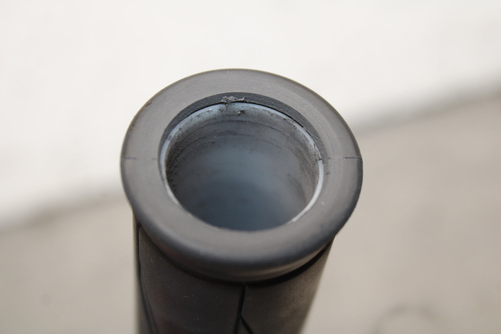 13-18 KAWASAKI NINJA ZX6R THROTTLE CABLE LINE HOUSING GUIDE BB682