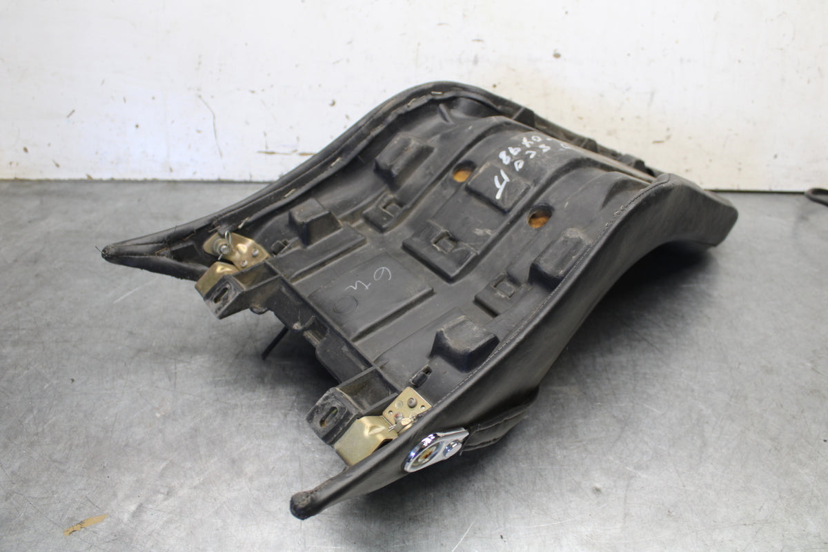 85-86 SUZUKI MADURA 1200 REAR BACK PASSENGER SEAT  BB691