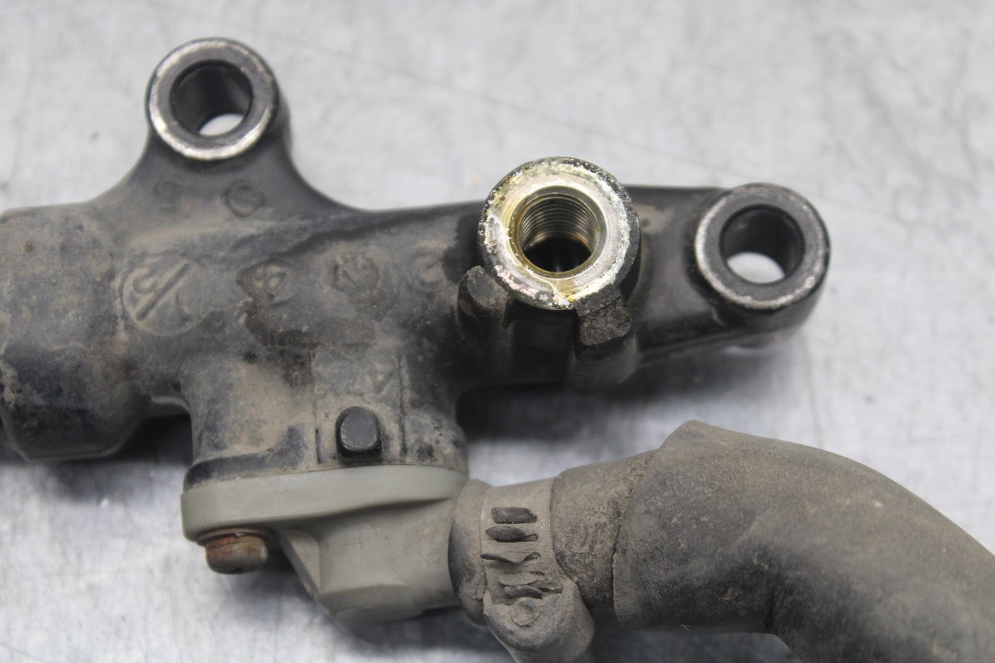 1988 Yamaha FZ600 RIGHT REARSET REAR SET DRIVER FOOT PEG REST STOP BB601