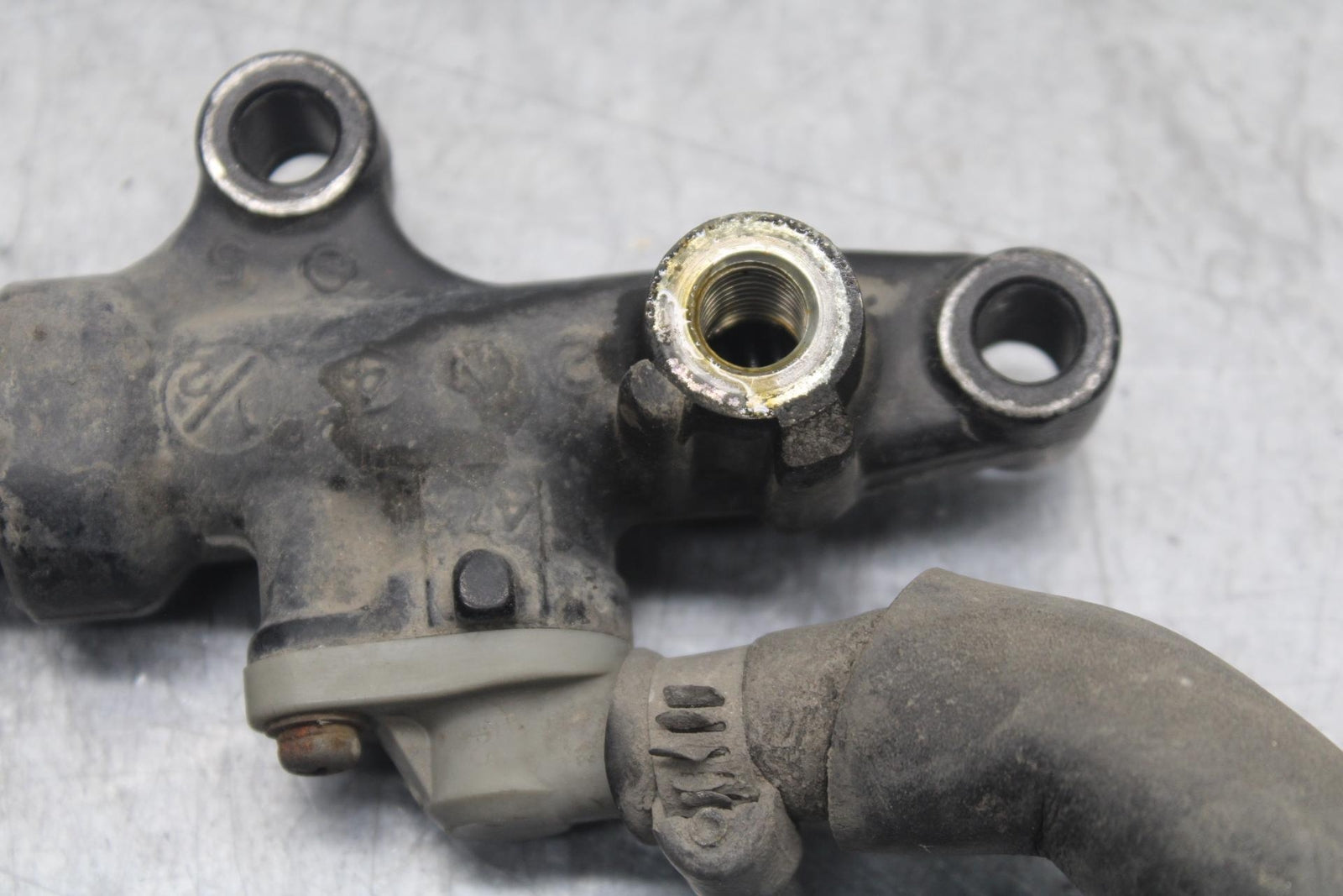 1988 Yamaha FZ600 RIGHT REARSET REAR SET DRIVER FOOT PEG REST STOP BB601