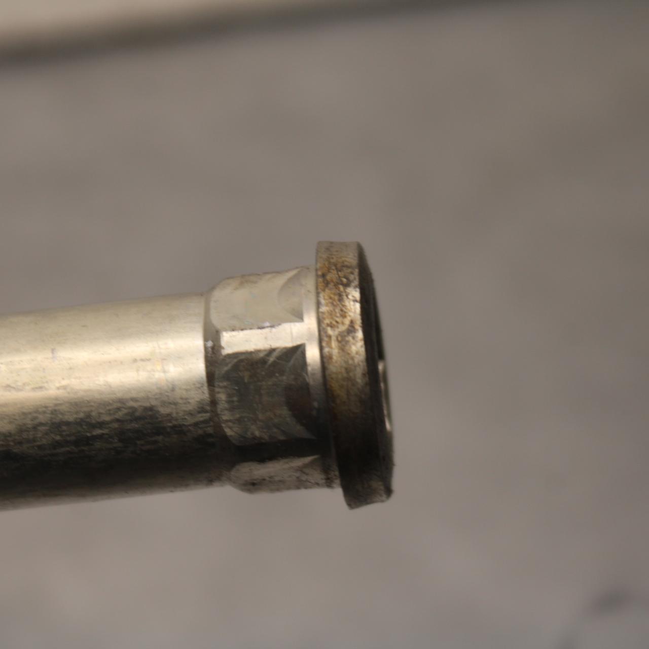 21 KAWASAKI NINJA ZX6R REAR BACK SWINGARM BOLT SUSPENSION PIVOT AXLE BB647