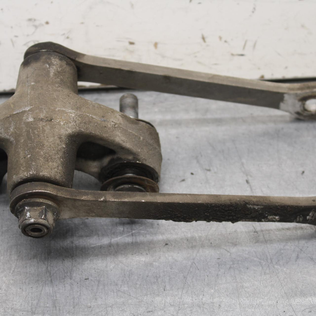 01-03 SUZUKI GSXR600 REAR DOGBONE SHOCK LINKAGE LINK 62600-35870 BB633